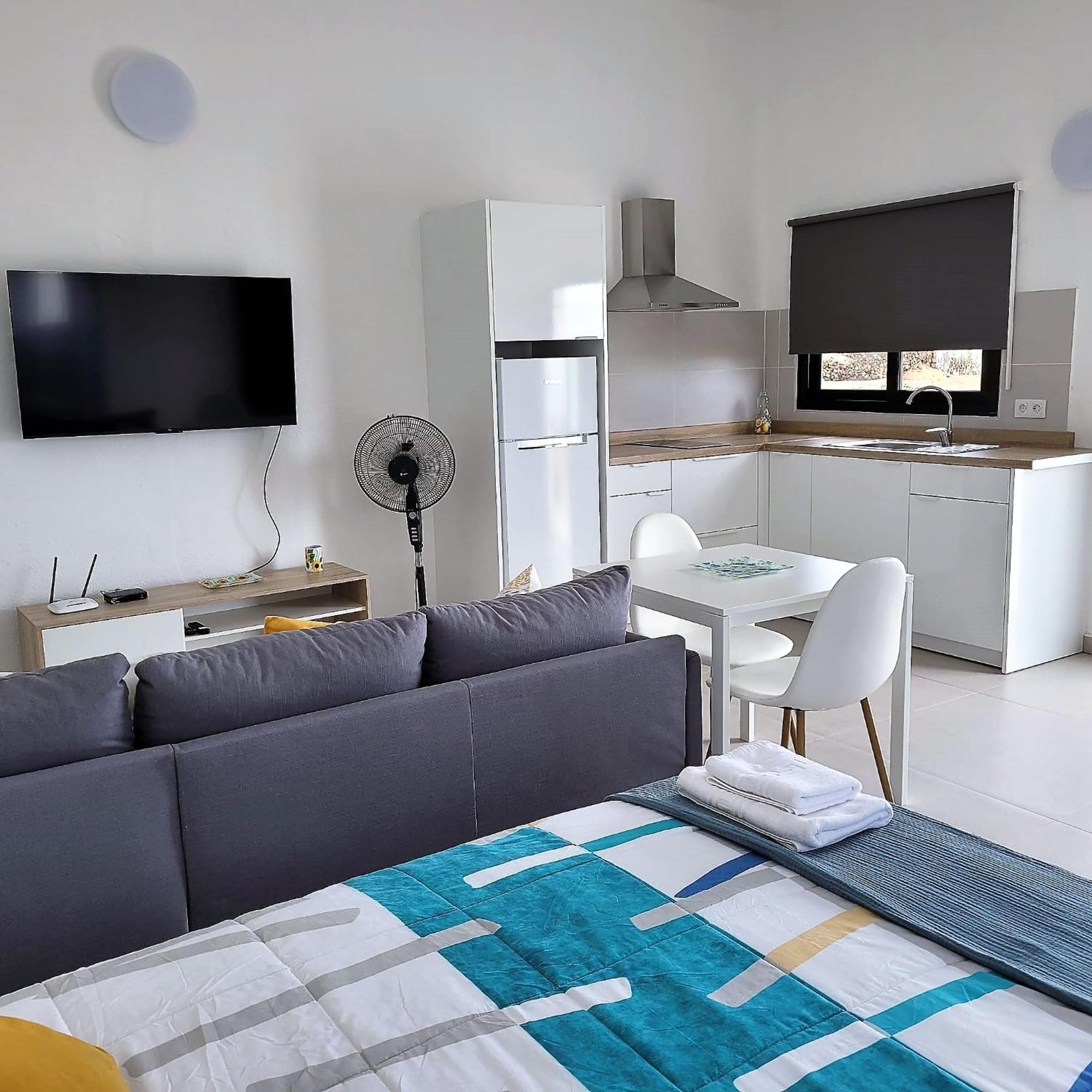 Apartamentos Falcon Тинахо Екстериор снимка